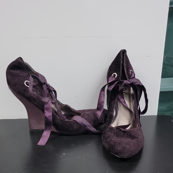 Elegant Purple Women's Shoes - Picture 1 of 6